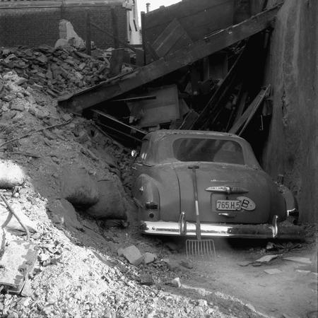 Ingestort krot aan de Kolfstraat rond 1965