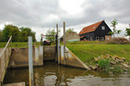 Sluis, rietsnijdersschuur en kazemat Prinsenheuvel