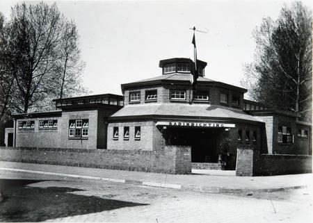 Het Volksbadhuis aan de Bankastraat kort na de bouw in 1929. Regionaal Archief Dordrecht, Collectie W. Meijers
